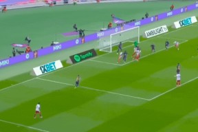 壹号娱乐-西亚卡姆意外战胜巴塞罗那，比赛规则变更引爆全场！观众掌声雷动(卡姆总决赛视频)