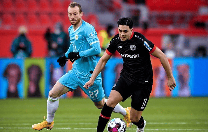  荆楚鲸鲨队鏖战海滨黑豹队，射击杯赛击败，替补奇兵立功。定位球制造杀机